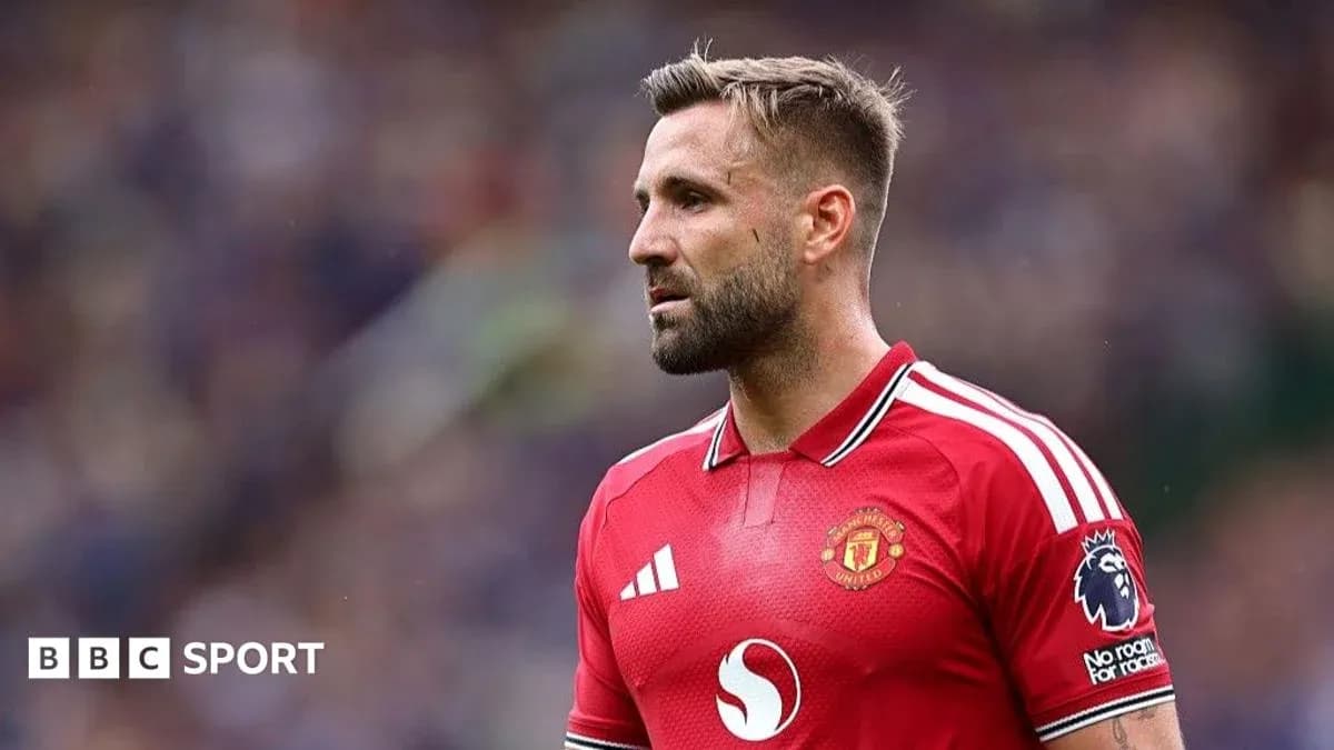 Player in Manchester United jersey during match