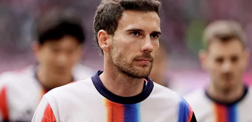 Player in Bayern Munich kit walking onto the field