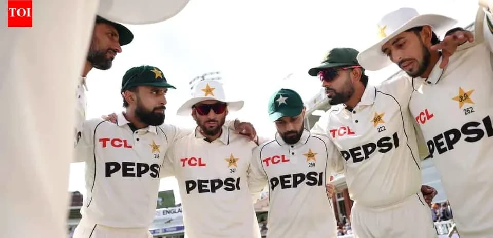 Pakistan cricket team huddled before match