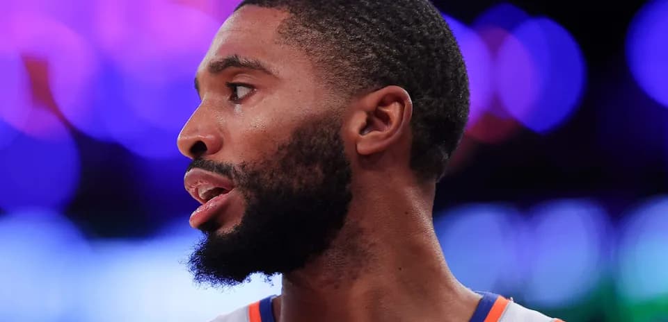Basketball player in profile during game