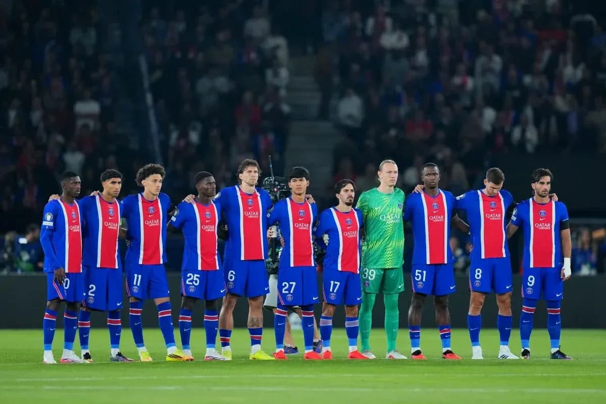 Paris Saint-Germain team standing in formation before match
