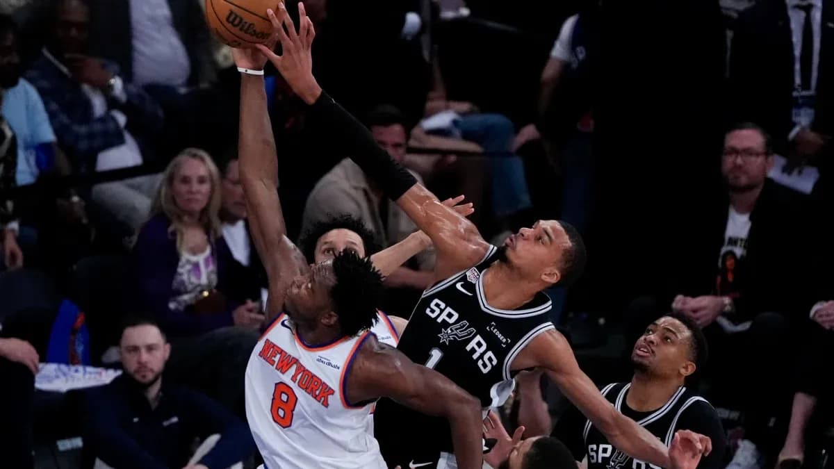 Player blocking shot during Knicks vs Spurs game
