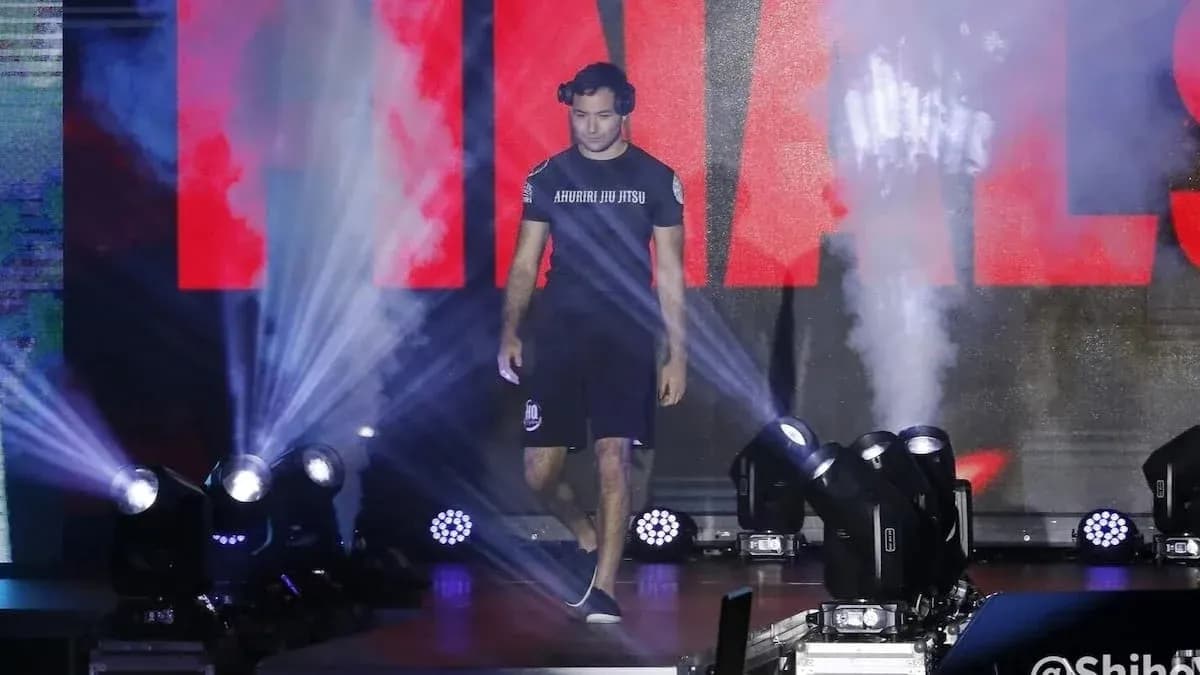 Athlete walking towards the finals stage entrance