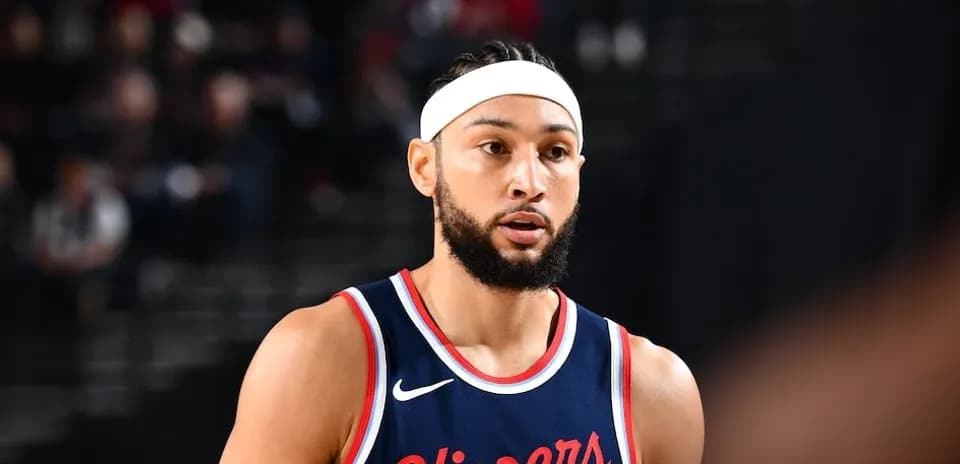 Player in Clippers jersey during game action