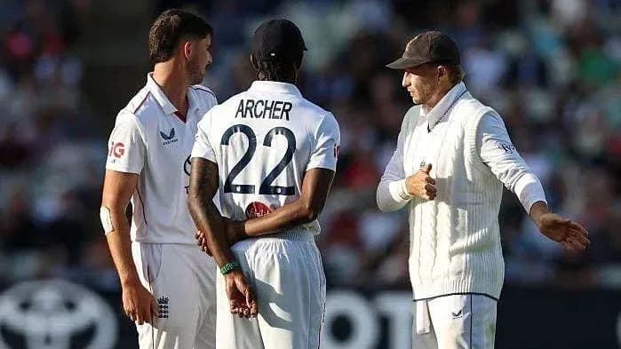 Players discussing strategy with the umpire during match