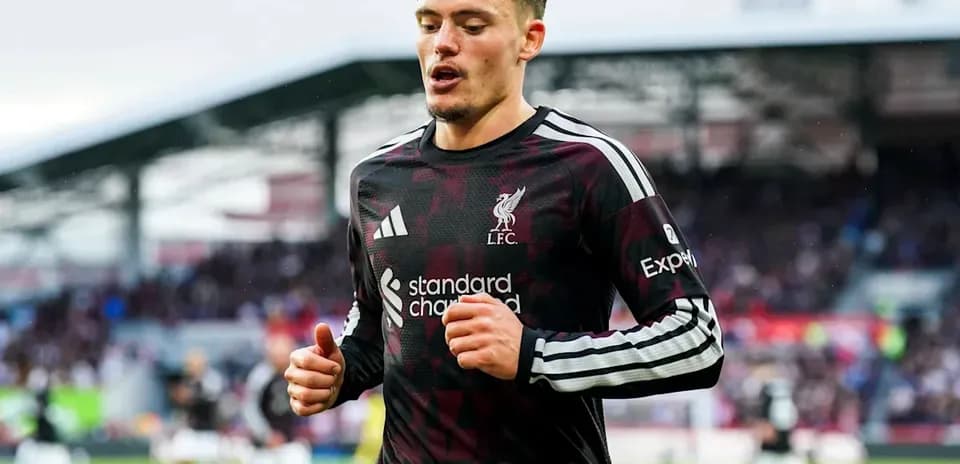 Goalkeeper running during a Liverpool match