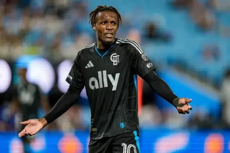Player gesturing during a match in black uniform