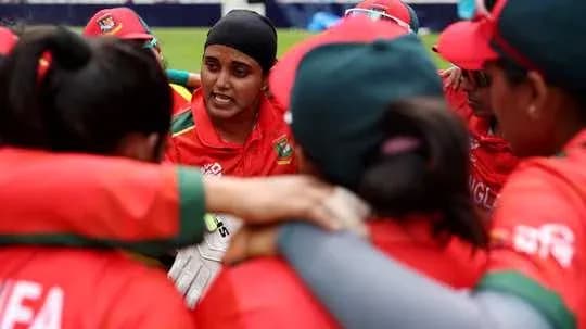 Bangladesh women's cricket team huddled together