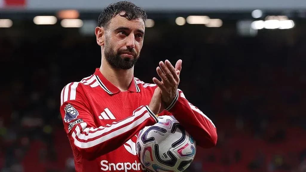 Bruno Fernandes applauding fans after match