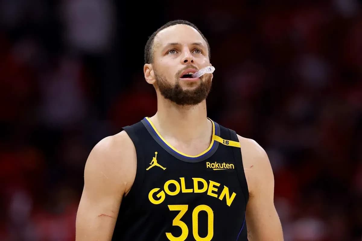 Player in Golden State Warriors jersey looking up