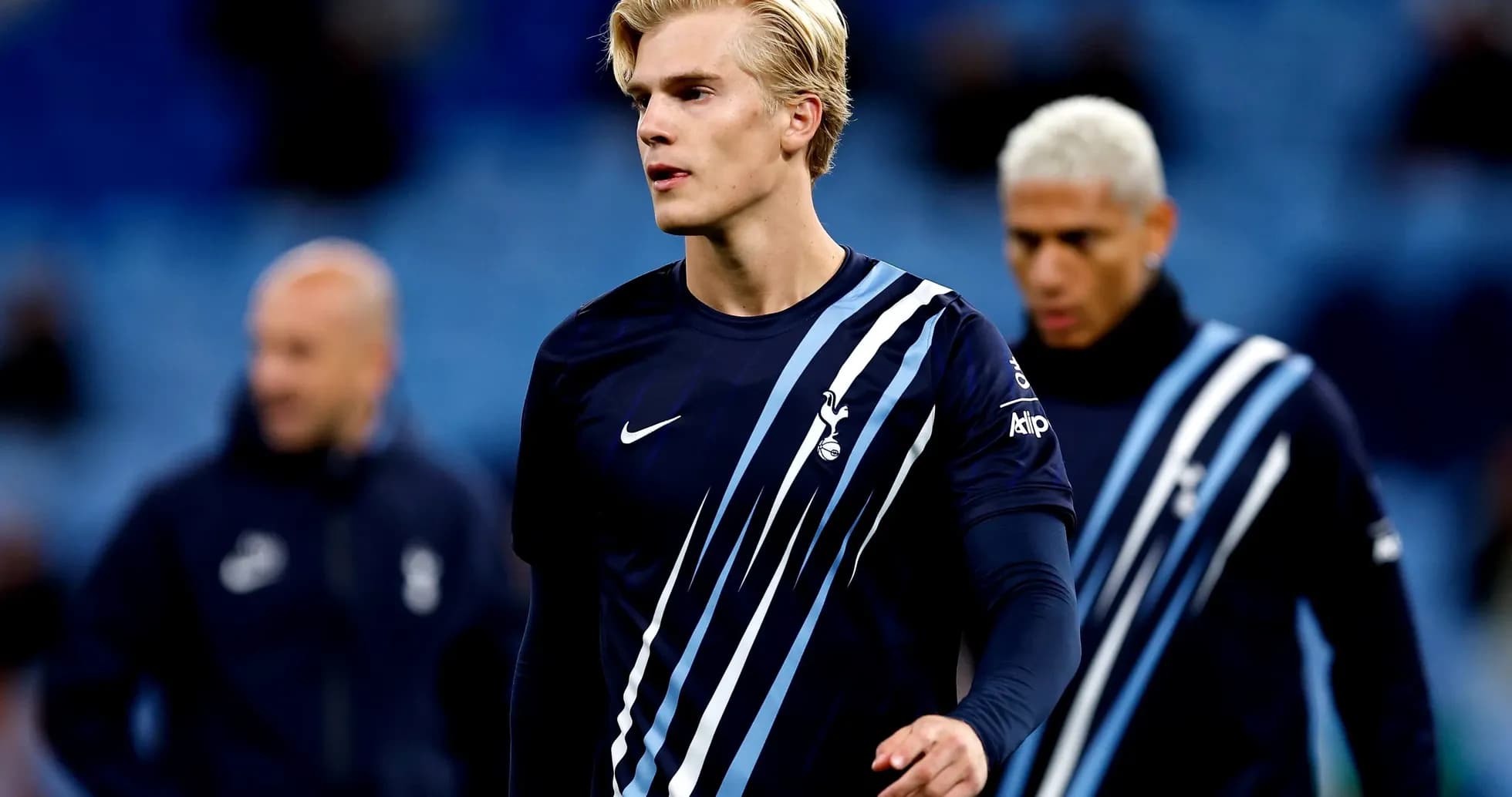 Player in Tottenham kit walking before match