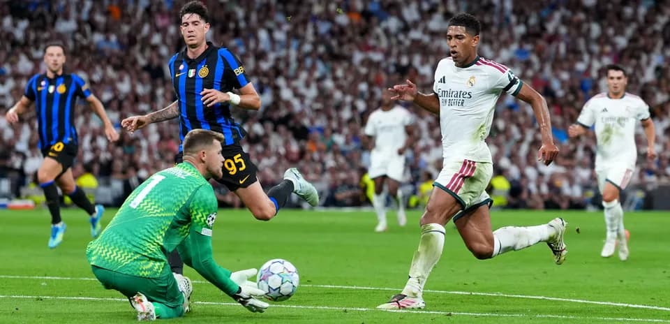 Real Madrid player sprinting past goalkeeper during match