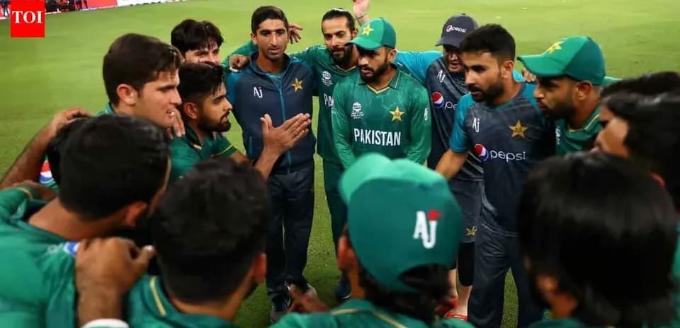 Pakistan cricket team in a huddle during match