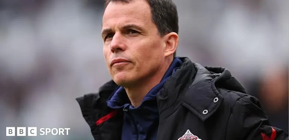 Coach in Sunderland jacket observing the match