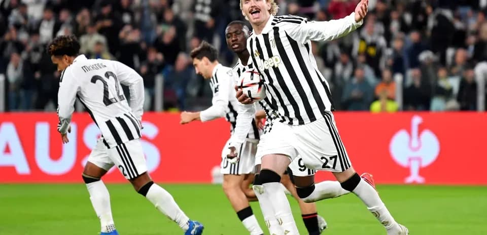 Juventus players celebrating a goal during match