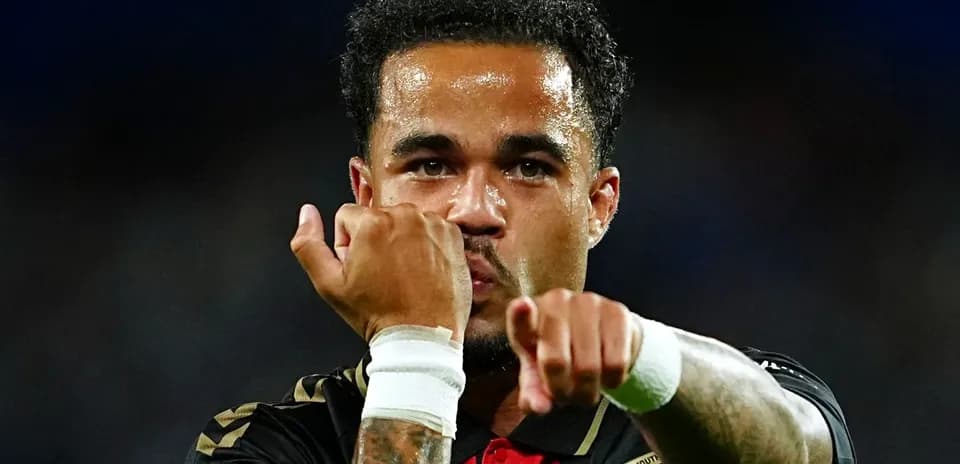 Player celebrating with clenched fists during match