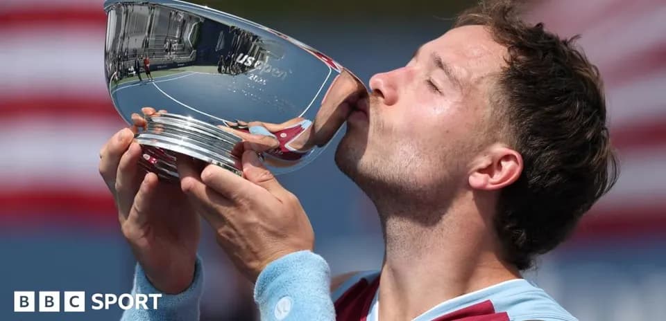 Player kissing US Open trophy on court