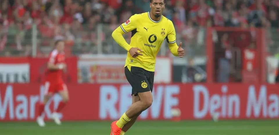 Player in yellow jersey celebrating during match
