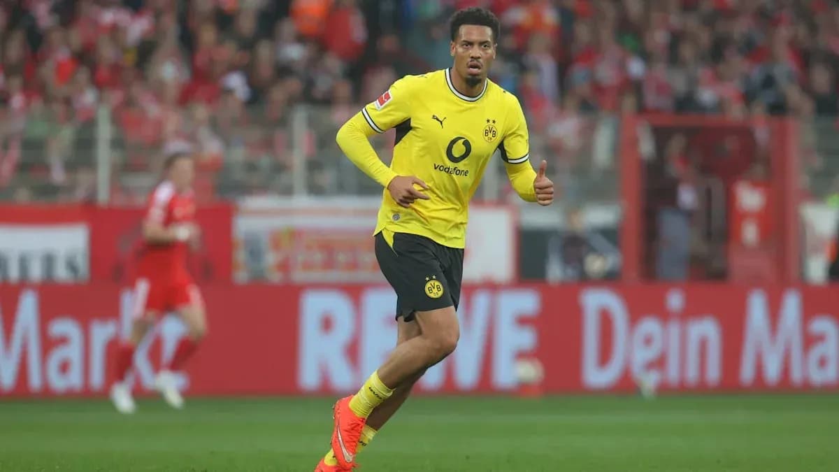 Player in yellow jersey celebrating during match