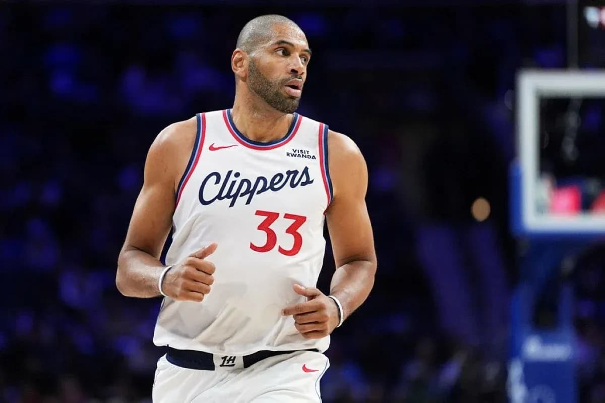 Player in Clippers uniform during basketball game