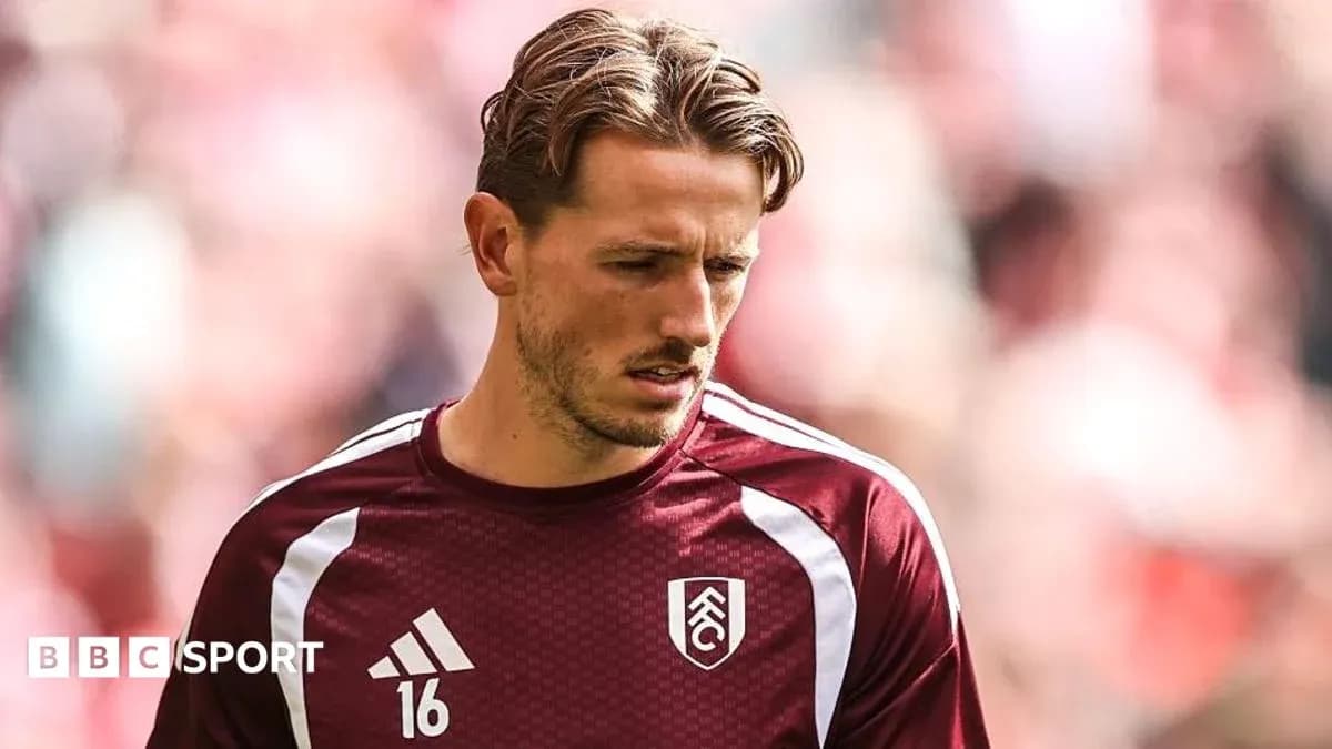 Player in Fulham training kit before a match