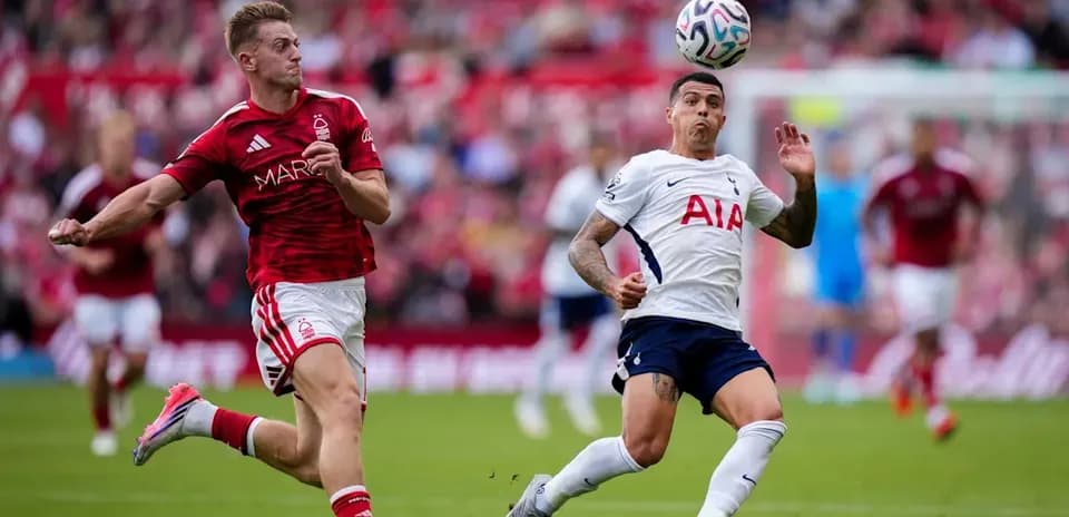 Player from Nottingham Forest chasing Tottenham player