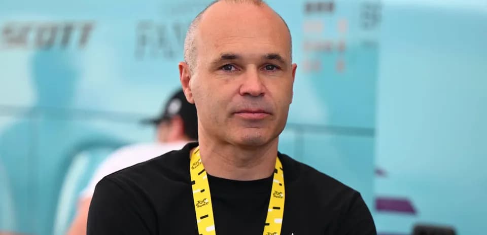 Person wearing a black shirt and lanyard
