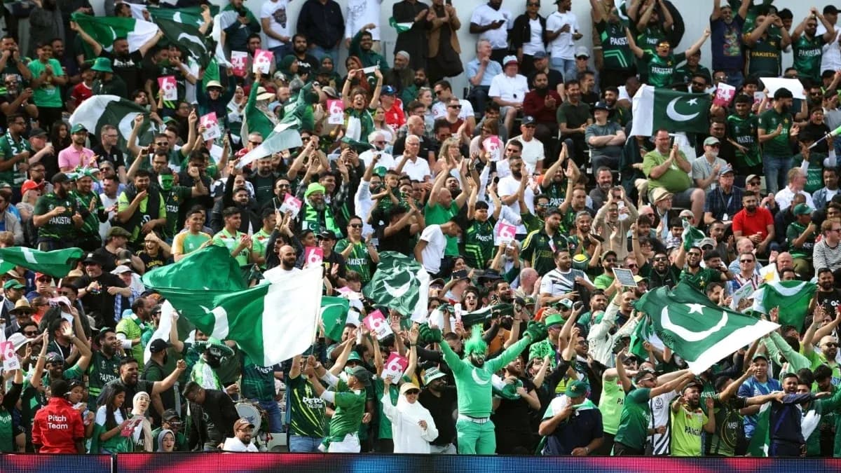 Crowd of Pakistan fans cheering with flags