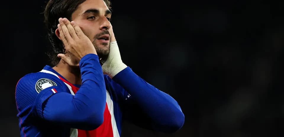 Player holding his head during a match