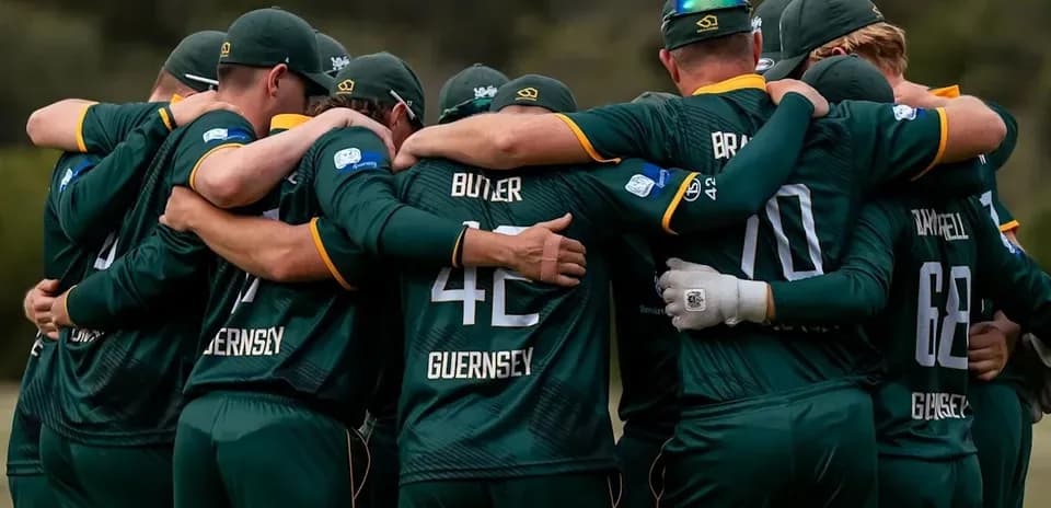 Cricket team huddled together before match