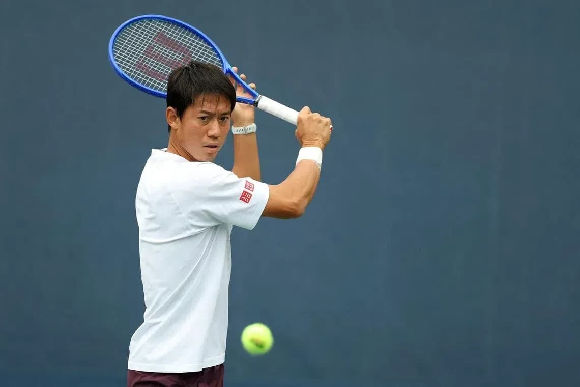 Tennis player preparing to hit a forehand stroke