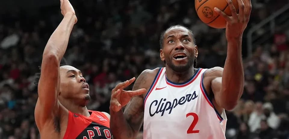 Kawhi Leonard attempting a shot against Raptors defender