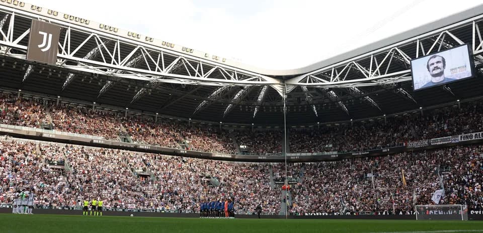 Players standing in formation before match at Allianz Stadium