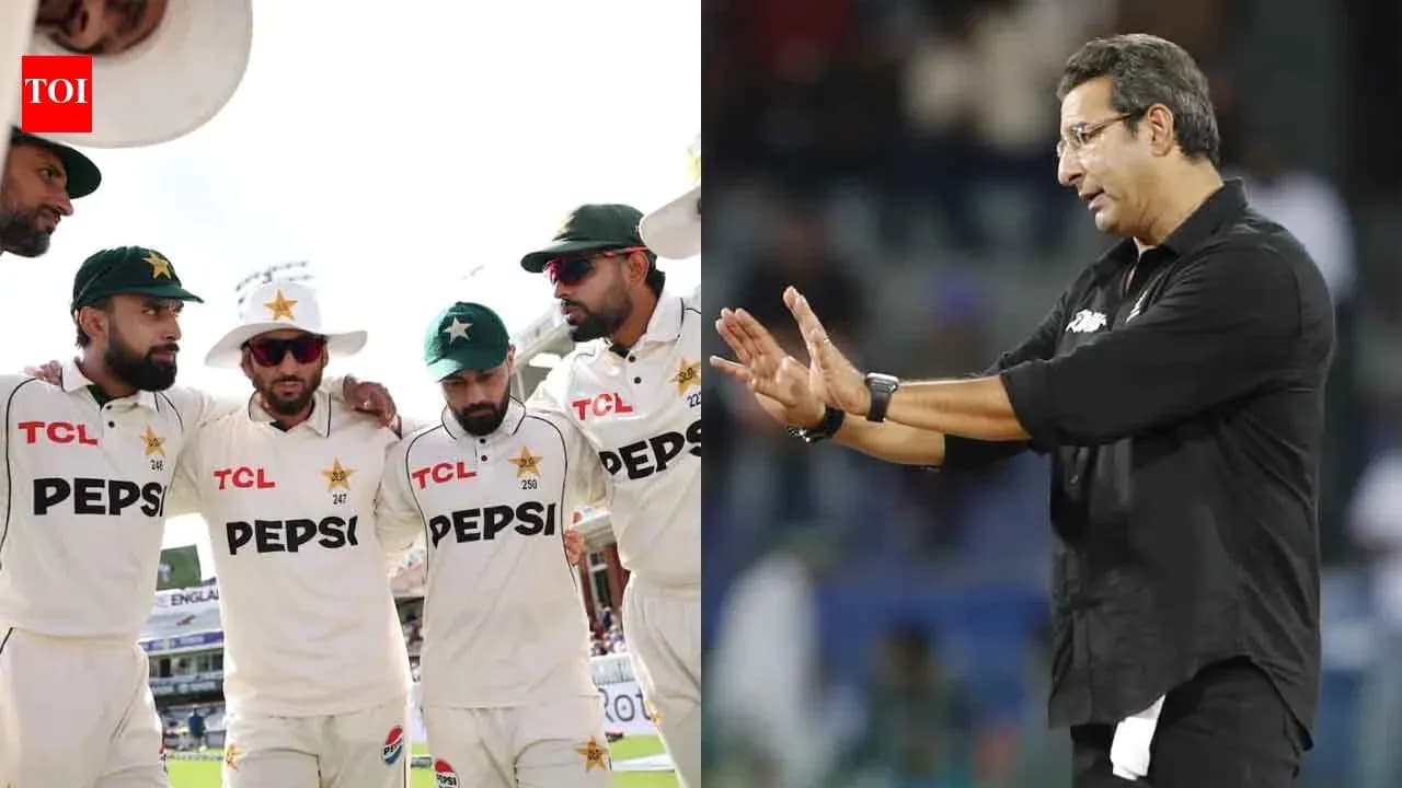 Pakistan cricket team huddled; coach giving instructions