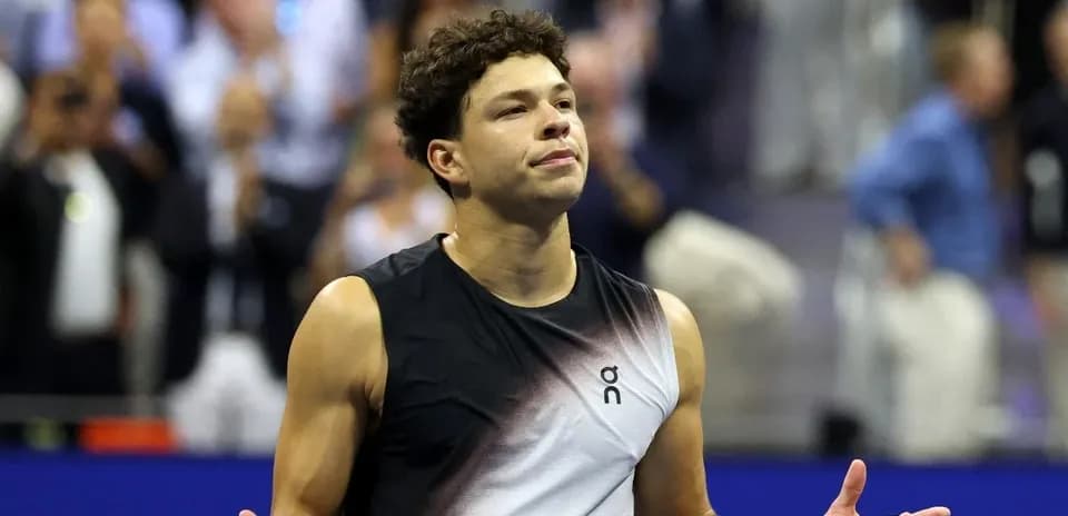Tennis player expressing frustration during match