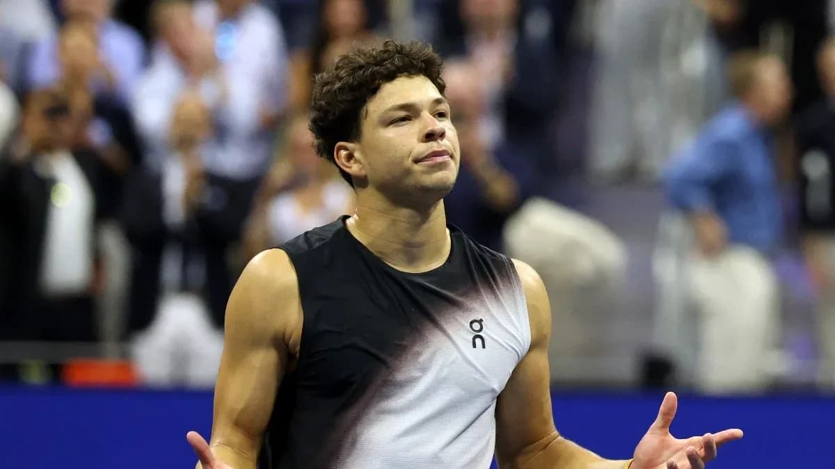 Tennis player expressing frustration during match