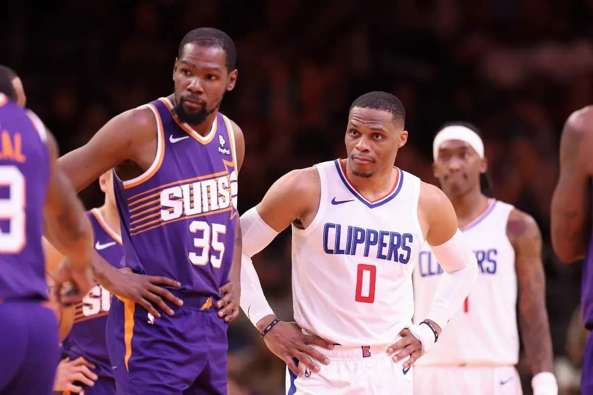 Kevin Durant and Russell Westbrook during game moment