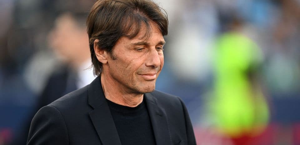 Antonio Conte Emerges as Leading Candidate to Replace Michael Carrick at Manchester United