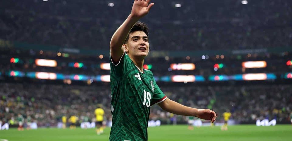Liverpool Eyes 17-Year-Old Mexican Midfielder Gilberto Mora for Summer Transfer