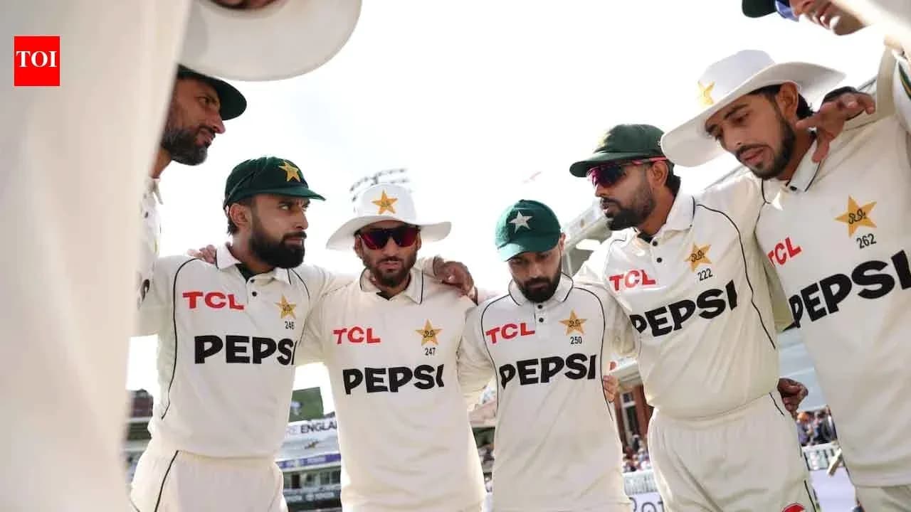 Pakistan cricket team huddled before match Pakistan cricket team huddled before match