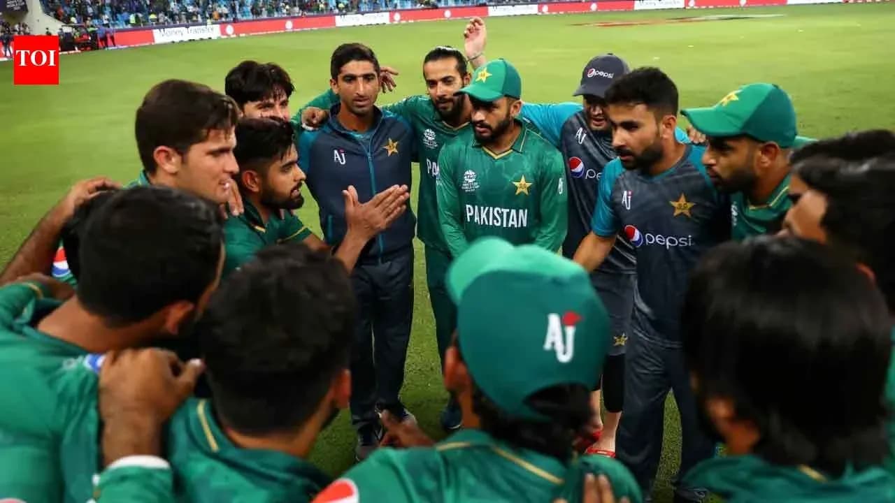 Pakistan cricket team in a huddle during match Pakistan cricket team in a huddle during match