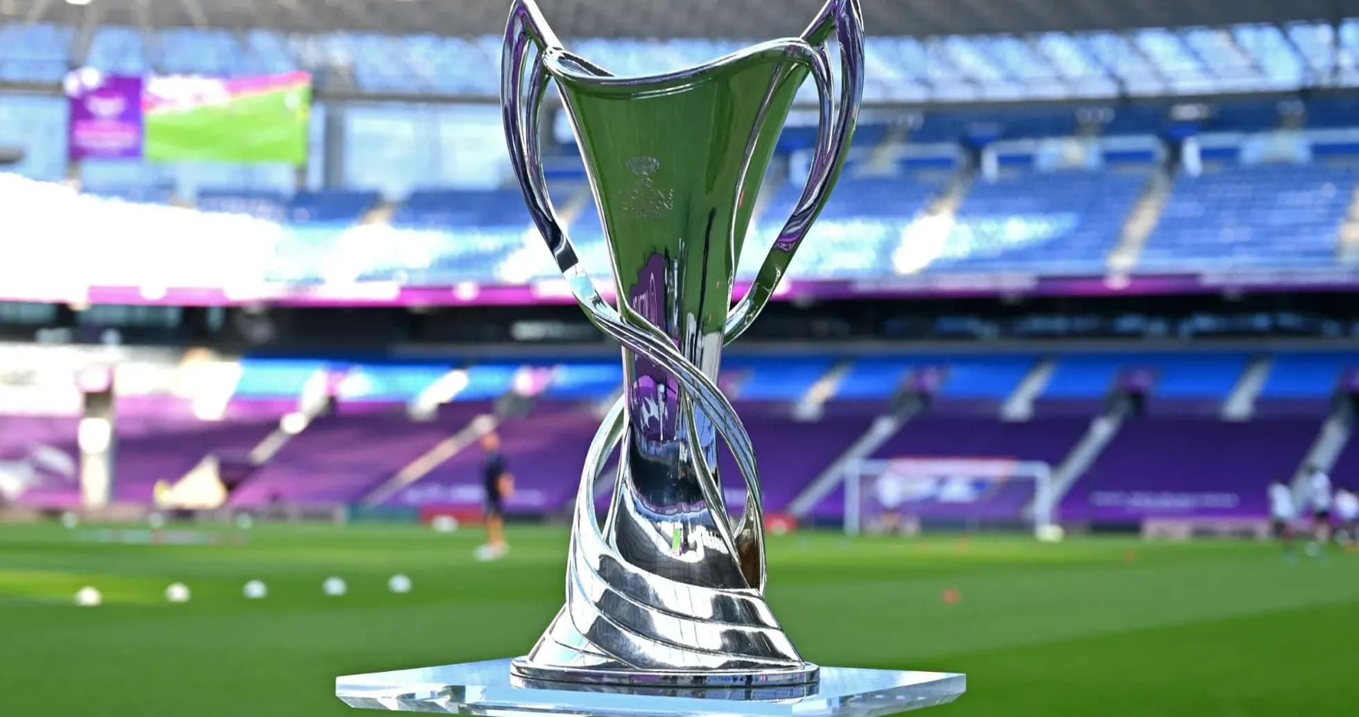 Trophy displayed on the pitch before the match Trophy displayed on the pitch before the match