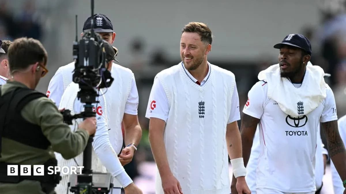England cricket players walking off the field England cricket players walking off the field